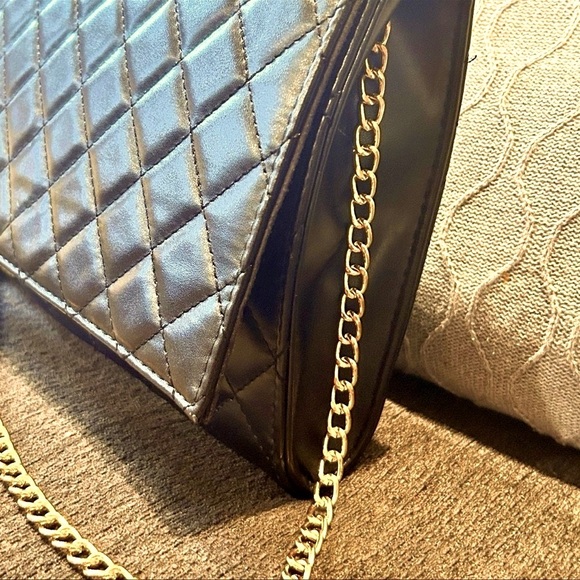 Womens Ashley Stewart Versatile Quilted Clutch - Picture 5 of 10